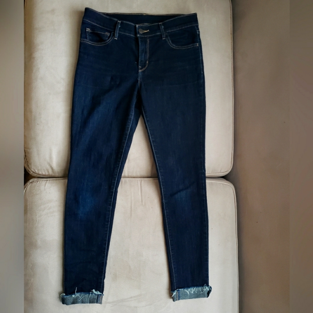 Levi Dark Wash Skinny Jeans Size 27
